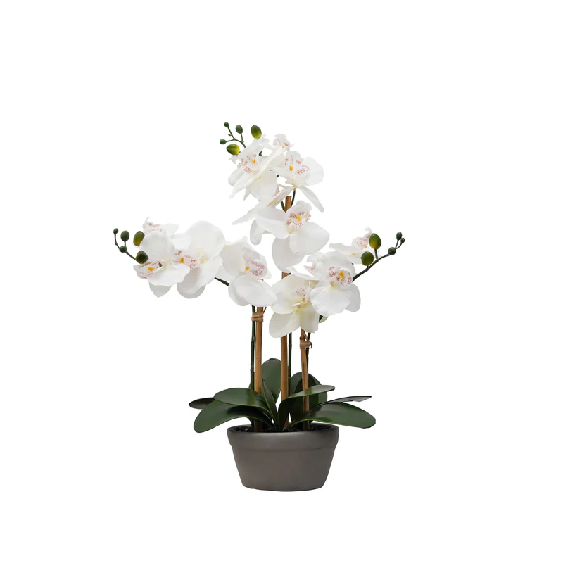 10 Tips for Decorating Your Table with Fake Flowers